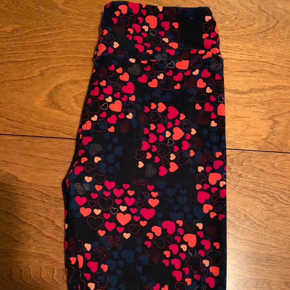 OS Lularoe Leggings Black w/ Hearts